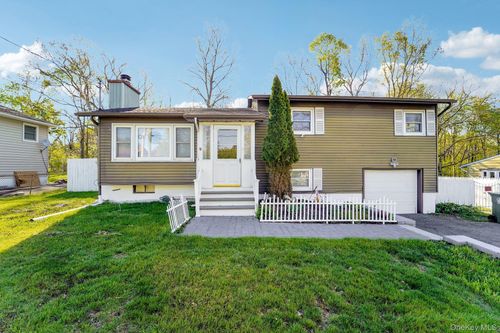 22 Oak Ln, Middletown, NY, 10940-6927 | Card Image