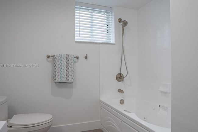 APT-401 - 17050 N Bay Rd, Condo with 2 bedrooms, 2 bathrooms and null parking in Sunny Isles Beach FL | Image 22