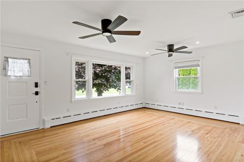 3 Ruth St, Middletown, RI, 02842-4546 | Card Image