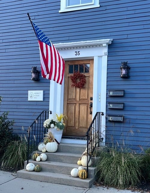 apt-2-35 Elm St, Newport, RI, 02840-2458 | Card Image