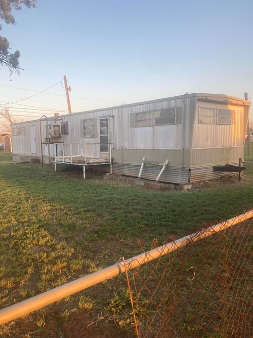 1202 S 3rd St, Brownfield, TX, 79316-5418 | Card Image