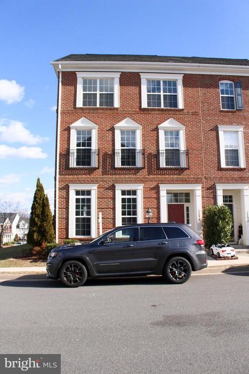 13570 Village Green Dr, Leesburg, VA, 20176-5006 | Card Image