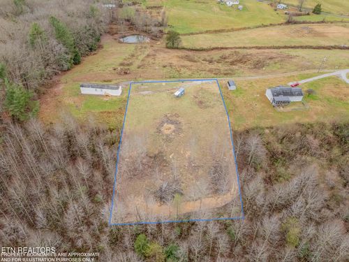 117 Delia Young Ln, Wartburg, TN, 37887-3948 | Card Image