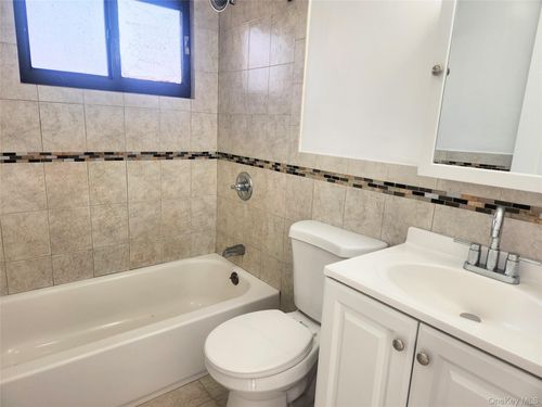 27 Gordon Ave, West Babylon, NY, 11704-2303 | Card Image