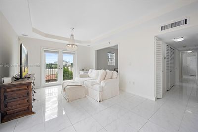 405 - 1400 Salzedo St, Condo with 3 bedrooms, 2 bathrooms and null parking in Coral Gables FL | Image 3