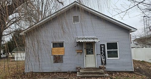 1203 W Oak St, West Frankfort, IL, 62896-3612 | Card Image