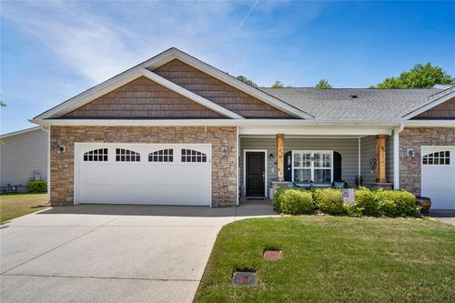 77 Hillsborough Dr, Anderson, SC, 29621-2690 | Card Image