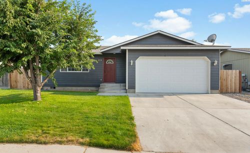 216 Deangela Dr, Grandview, WA, 98930-1014 | Card Image