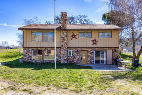 29960 Greenwater Dr, Tehachapi, CA, 93561-7115 | Card Image