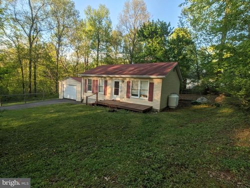 144 Hunter Ave, Chester Gap, VA, 22623-2129 | Card Image
