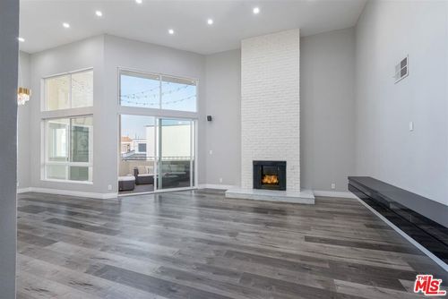 304-14569 Benefit St, Sherman Oaks, CA, 91423-4054 | Card Image