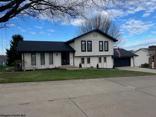 12 Cedarwood Dr, Morgantown, WV, 26505-3629 | Card Image