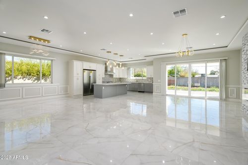 6729 N 13th St, Phoenix, AZ, 85014-1123 | Card Image