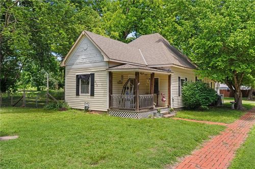 800 N State St, Caney, KS, 67333-1152 | Card Image