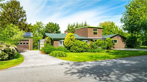 142 Honeyman Ave, Middletown, RI, 02842-5524 | Card Image