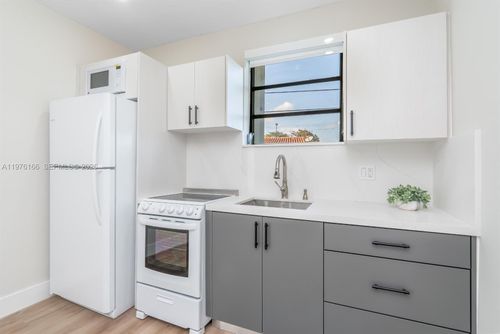 0-8421 Sw 27th Ter, Miami, FL, 33155 | Card Image