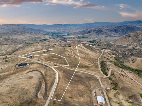 35 Lorraine Ln, Horseshoe Bend, ID, 83629-5075 | Card Image