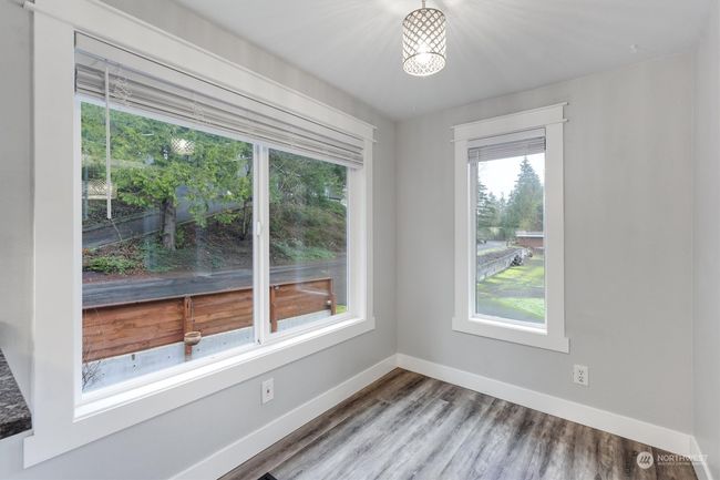 breakfast nook | Image 7