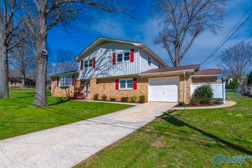 7607 Peacock Dr Sw, Huntsville, AL, 35802-2826 | Card Image