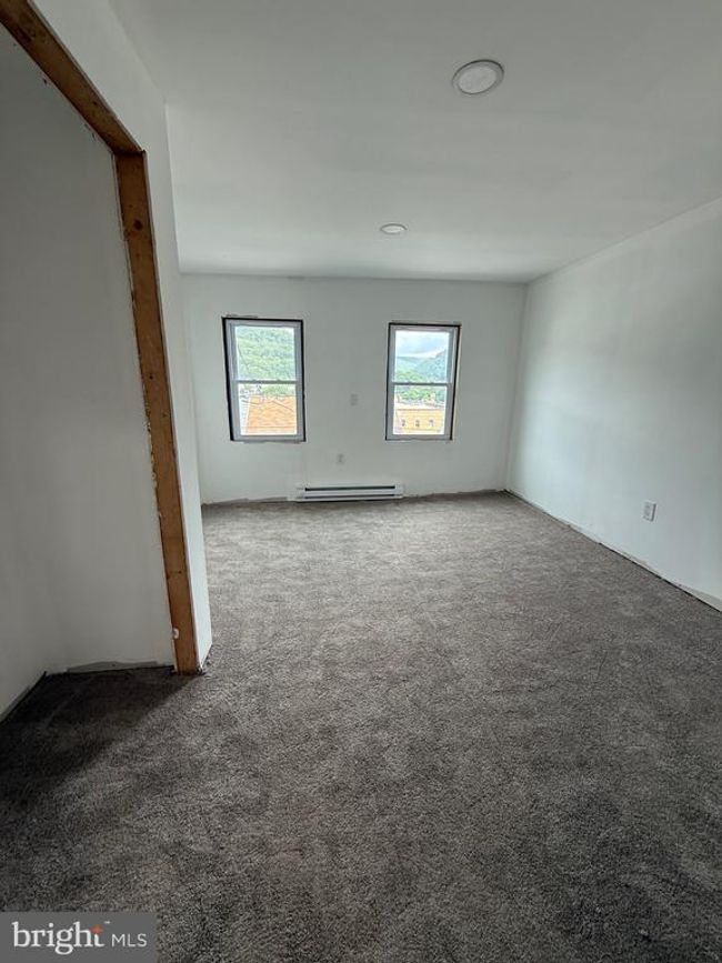 926 - 924 W Spruce St, Home with 3 bedrooms, 2 bathrooms and null parking in Coal Township PA | Image 10
