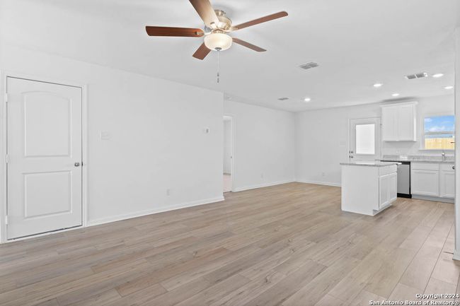 10946 Delight Grv, House other with 2 bedrooms, 2 bathrooms and null parking in Converse TX | Image 9