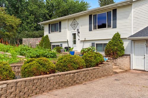 2010 Franklin St, Onalaska, WI, 54650-9009 | Card Image
