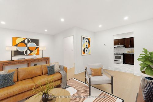 96 Centre St N, Brampton, ON, L6V2Z3 | Card Image