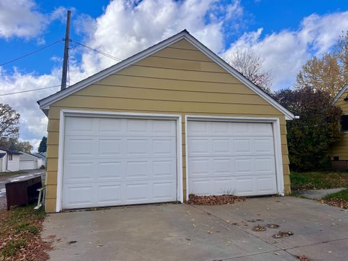 911 S 7th Ave, Virginia, MN, 55792-3106 | Card Image