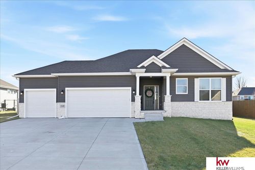 2109 Hedgeapple Rd, Plattsmouth, NE, 68048-5675 | Card Image