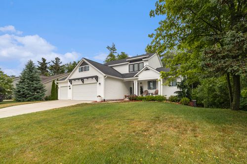 6805 Westshire Dr, Norton Shores, MI, 49444-7804 | Card Image
