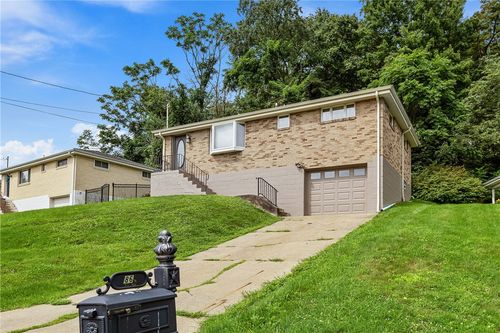 86 Thorncrest Dr, Mc Kees Rocks, PA, 15136-1808 | Card Image