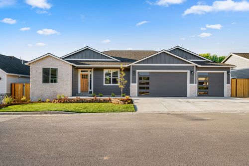 3153 Monaco Ct, Medford, OR, 97504-4426 | Card Image