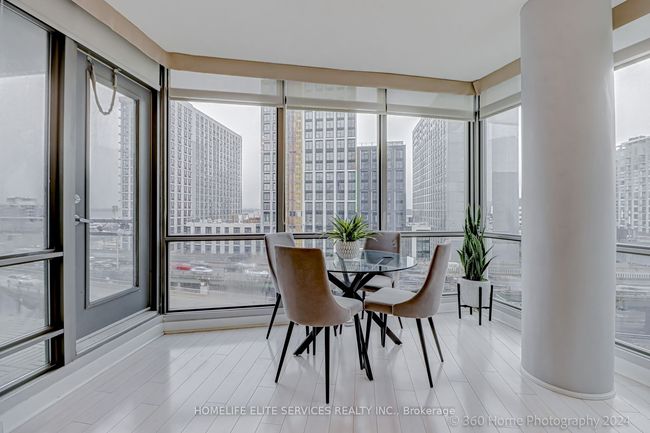 703 - 5 Mariner Terr, Condo with 3 bedrooms, 2 bathrooms and 1 parking in Toronto ON | Image 4