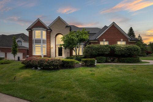 2250 Hawthorne Dr S, Shelby Township, MI, 48316-5536 | Card Image