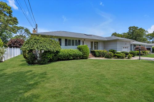 1409 Jefferson Ave, West Islip, NY, 11795-1710 | Card Image