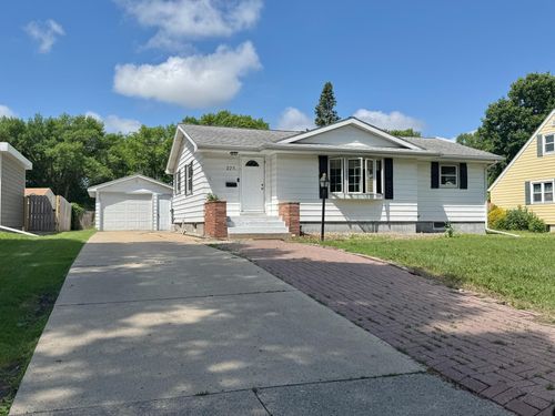 225 N Hill St, Marshall, MN, 56258-1438 | Card Image