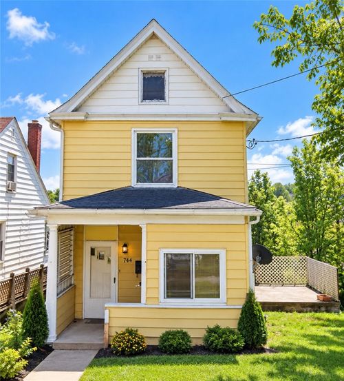744 Large Ave, Clairton, PA, 15025-1521 | Card Image