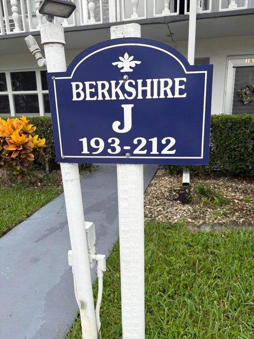 200 Berkshire J, West Palm Beach, FL, 33417-2162 | Card Image