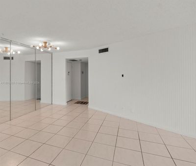 6R - 6921 Environ Blvd, Condo with 2 bedrooms, 2 bathrooms and null parking in Lauderhill FL | Image 3