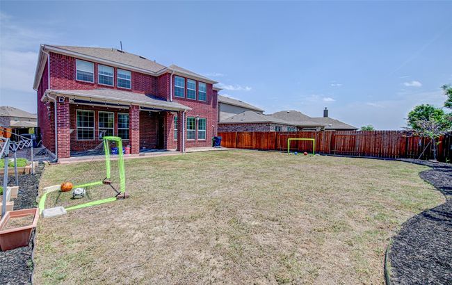 Full Size BackYard with Garden Beds Ready. | Image 31