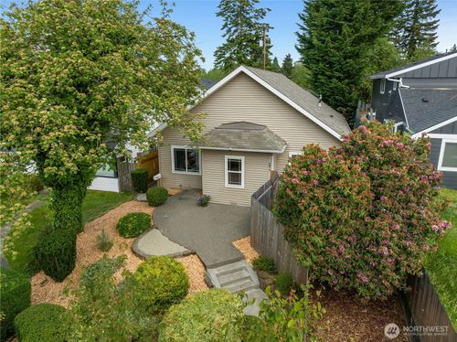 7910 20th Avenue Sw, Seattle, WA, 98106 | Card Image