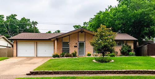 3213 Thames St, Irving, TX, 75062-5260 | Card Image