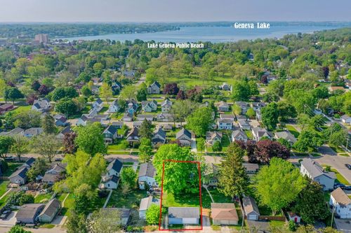 1115 Pleasant St, Lake Geneva, WI, 53147-1103 | Card Image