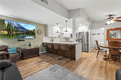 unit-b-19160 Avenue Of The Oaks, Newhall, CA, 91321-4910 | Card Image