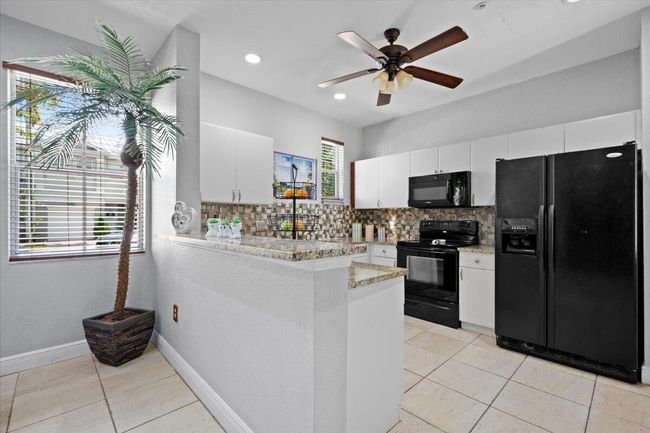 1005 Shoma Dr, Condo with 3 bedrooms, 2 bathrooms and null parking in Royal Palm Beach FL | Image 6