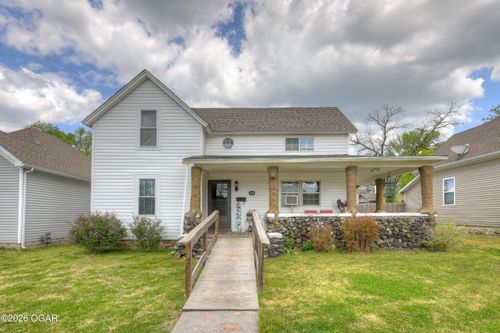 709 W 2nd St, Webb City, MO, 64870-2150 | Card Image