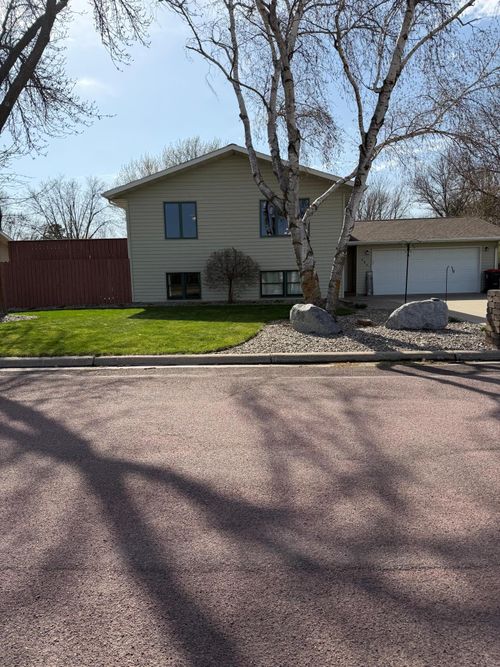 604 S Dekalb St, Redwood Falls, MN, 56283-1921 | Card Image