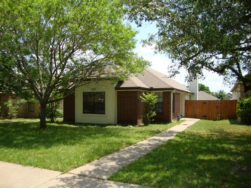 1007 Black Locust Dr, Pflugerville, TX, 78660-1831 | Card Image