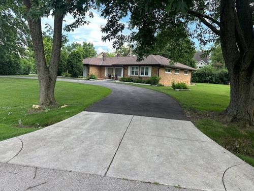 1301 W 54th St, La Grange Highlands, IL, 60525-6511 | Card Image