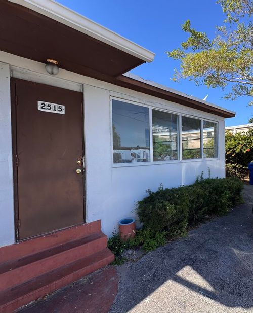 2515 Avenue E, Riviera Beach, FL, 33404-4438 | Card Image